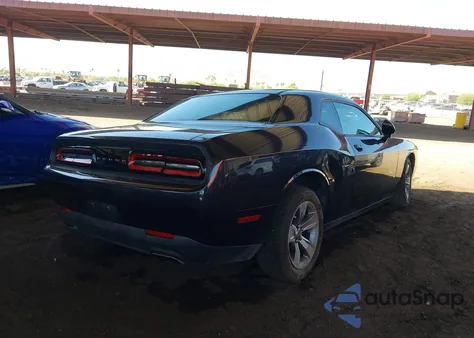 2017 Dodge Challenger Sxt z USA, uszkodzony, nr VIN 2C3CDZAG1HH640134